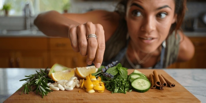 10 aliments qui éloignent les insectes naturellement