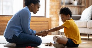 Douleurs osseuses chez l’enfant : faut-il s’inquiéter quand elles deviennent fréquentes ?