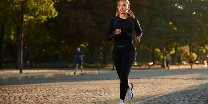 Marcher tôt et à jeun aide-t-il vraiment à brûler
plus de graisses ? L’éclairage d’un endocrinologue