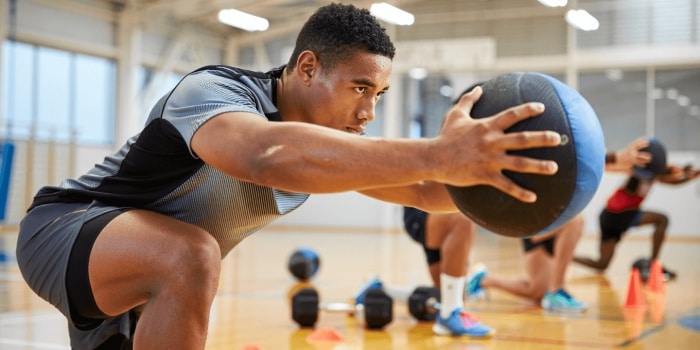 Préparation physique rugby : les meilleurs exercices à faire à la salle