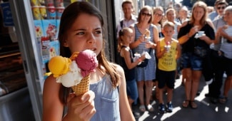 Avec la canicule, les glaces s’arrachent… mais leur prix aussi