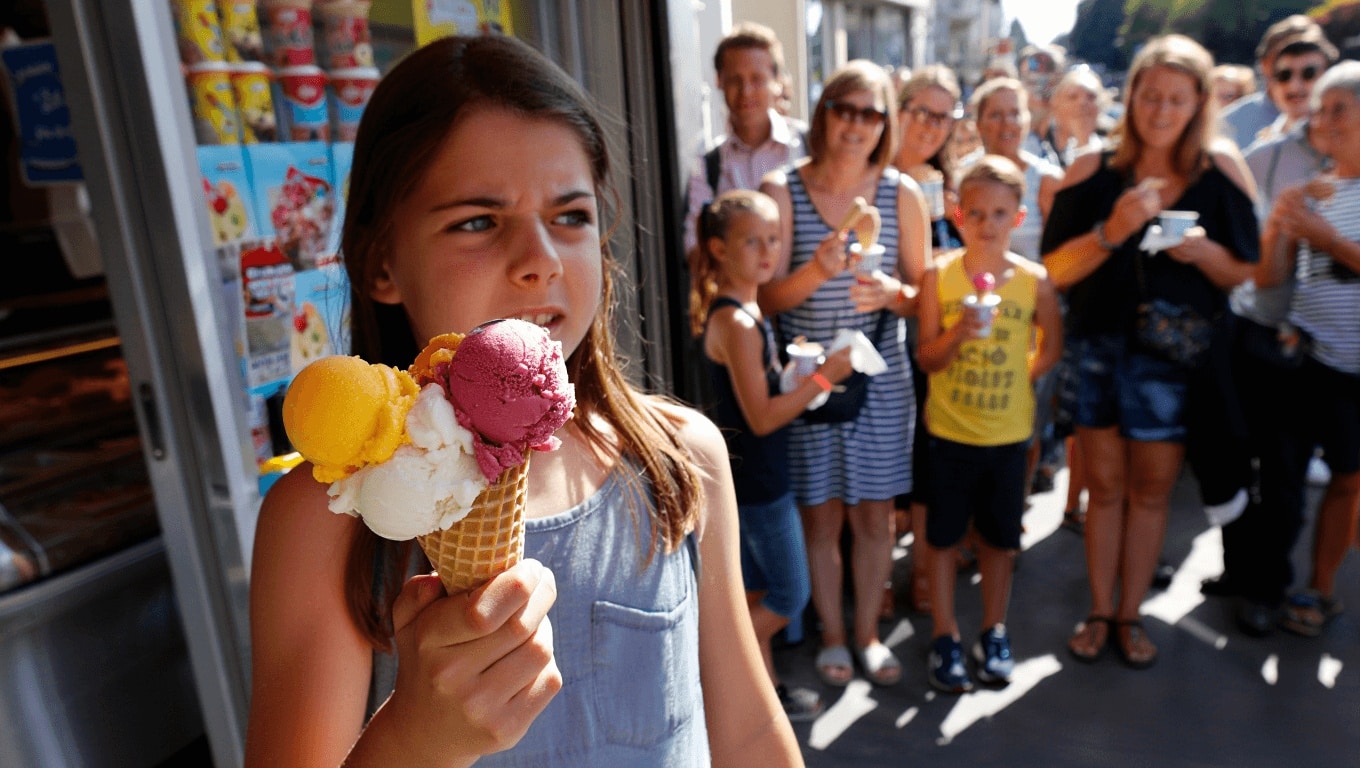 Avec la canicule, les glaces s’arrachent… mais leur prix aussi
