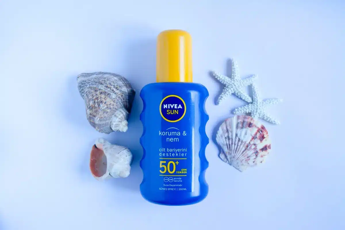Produits de protection solaire et de soin dermatologique pour protéger la peau sensible.