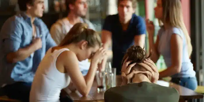 Étudiants en santé : quand la pression des études alimente l’alcoolisme