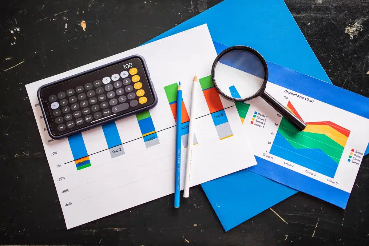 Graphiques et données statistiques affichant des chiffres et des tendances d'analyse