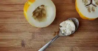 Assiette équilibrée avec protéines, légumes et glucides complets préparés pour un repas sain