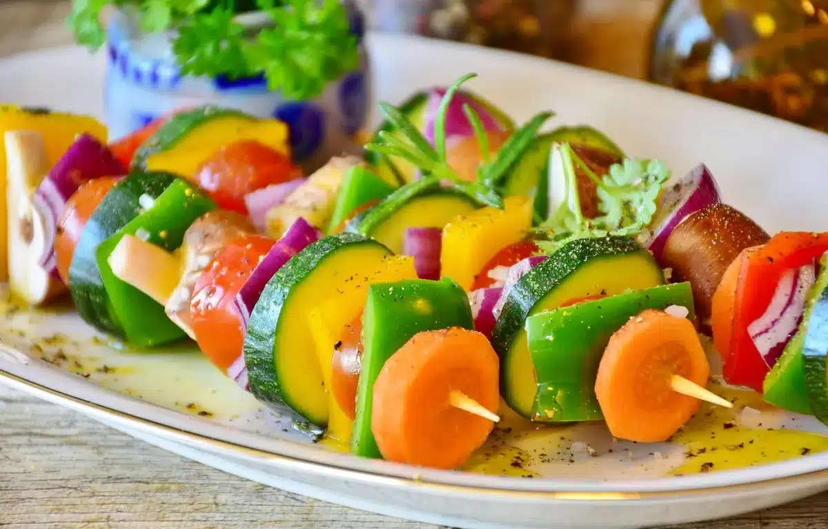 Assiette légère du soir avec légumes et portion modérée