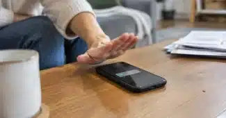 Enquête : comment les mises gratuites des sites de paris sportifs alimentent l'addiction